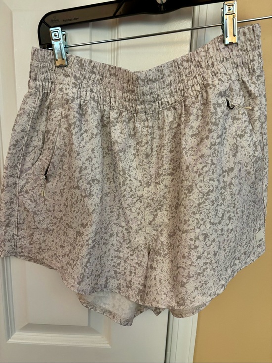 Vuori Pants - Vuori Light Gray Short - Size M